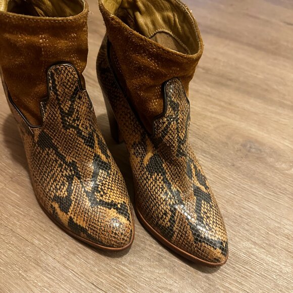 booties - Picture 2 of 3